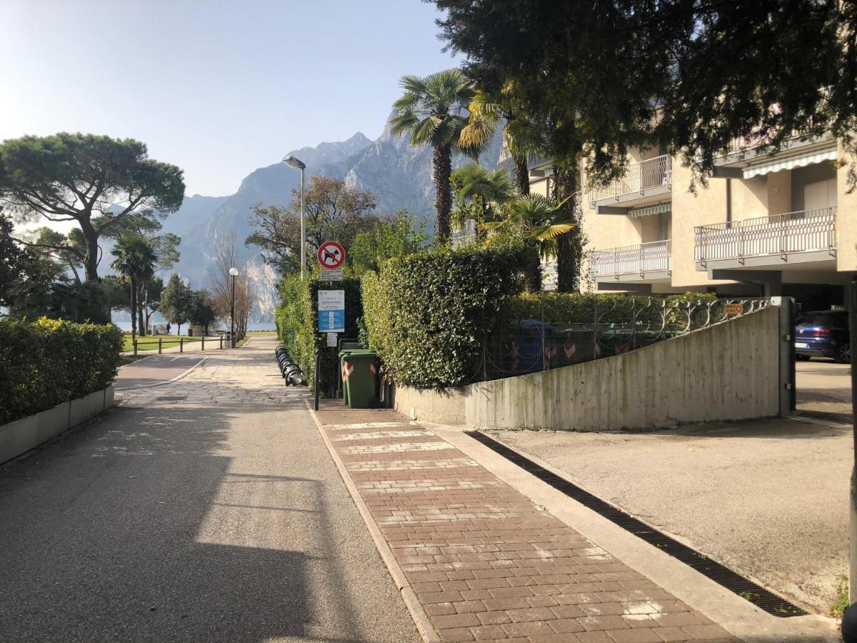 Appartamento Al Lago 加尔达湖滨 外观 照片