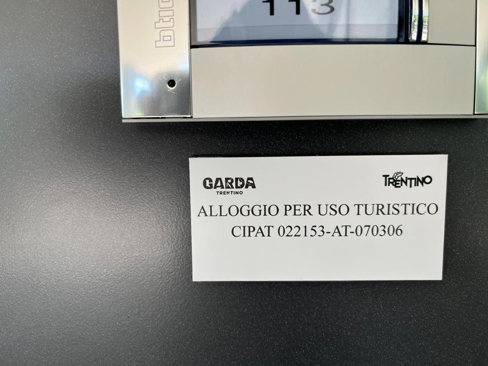 Appartamento Al Lago 加尔达湖滨 外观 照片