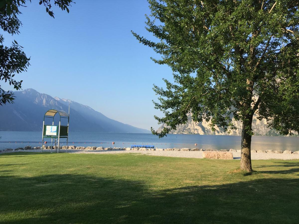 Appartamento Al Lago 加尔达湖滨 外观 照片