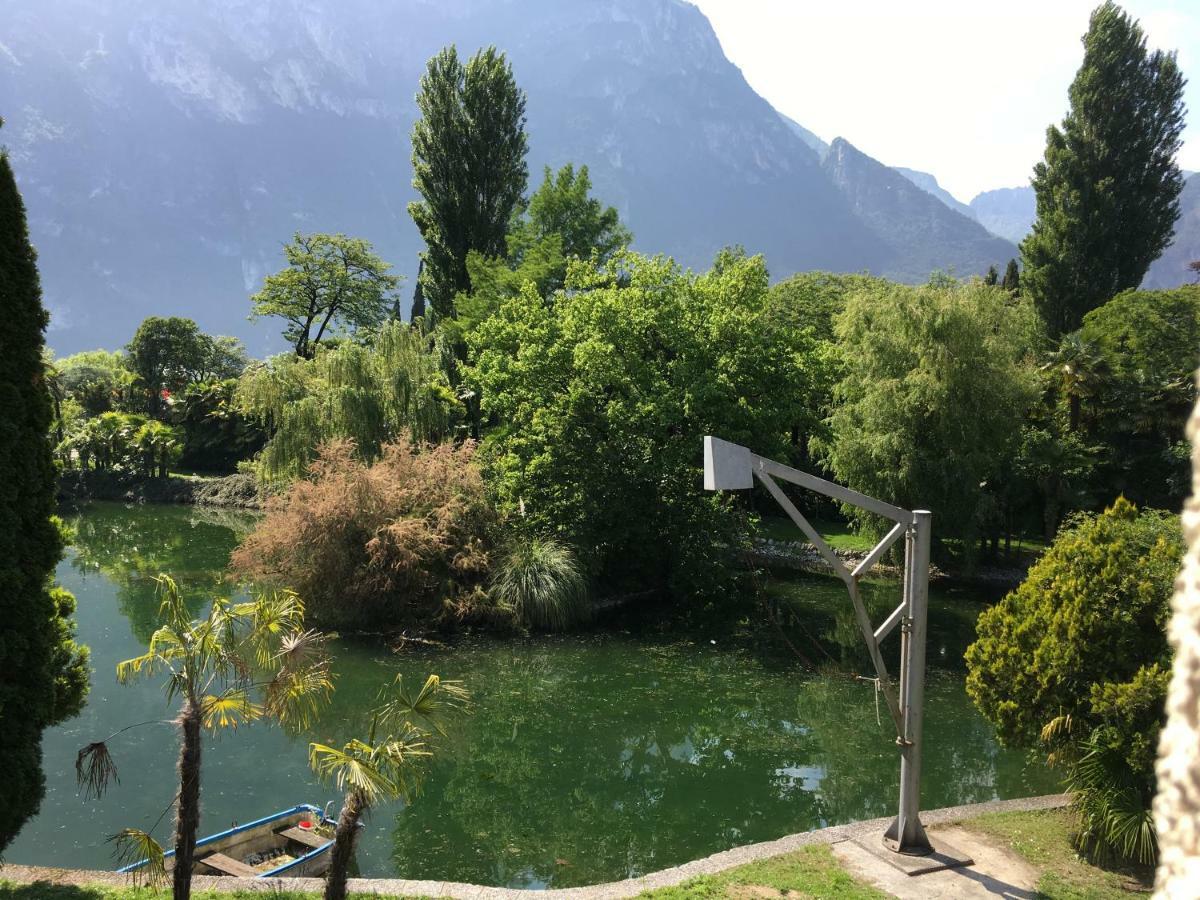 Appartamento Al Lago 加尔达湖滨 外观 照片
