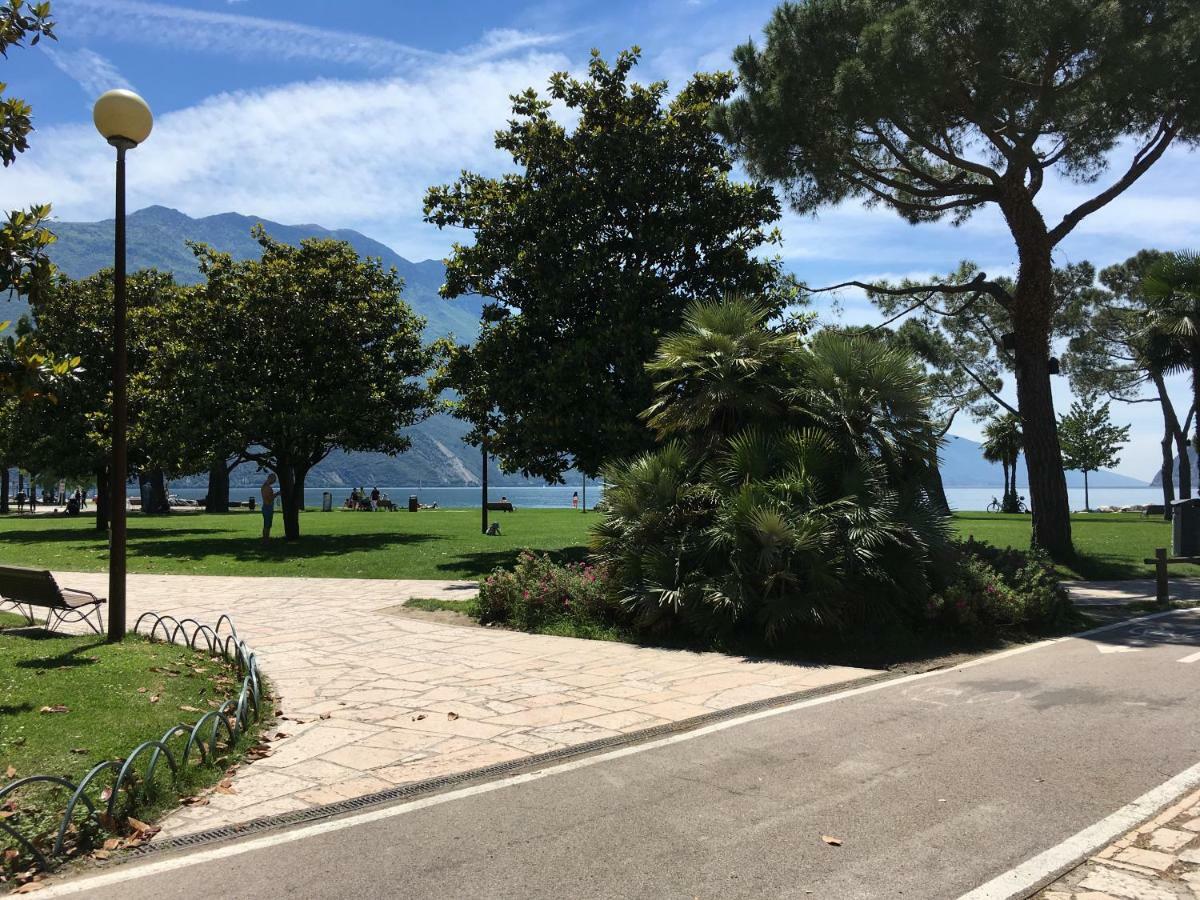 Appartamento Al Lago 加尔达湖滨 外观 照片