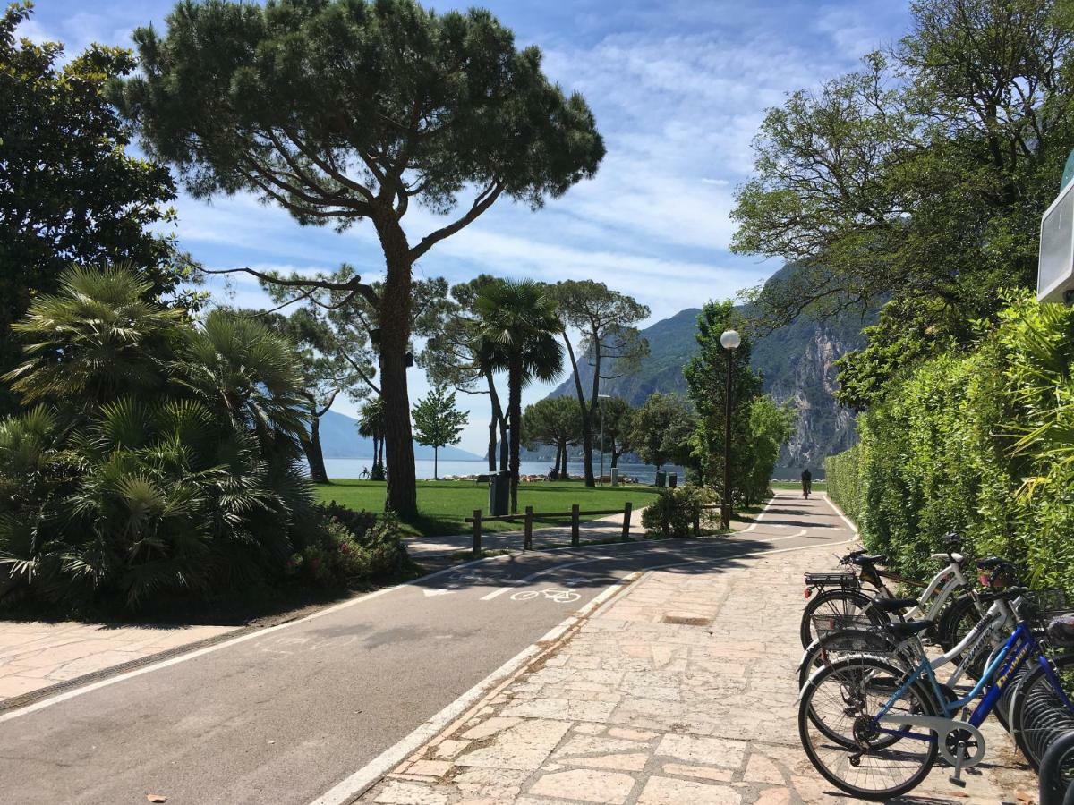 Appartamento Al Lago 加尔达湖滨 外观 照片