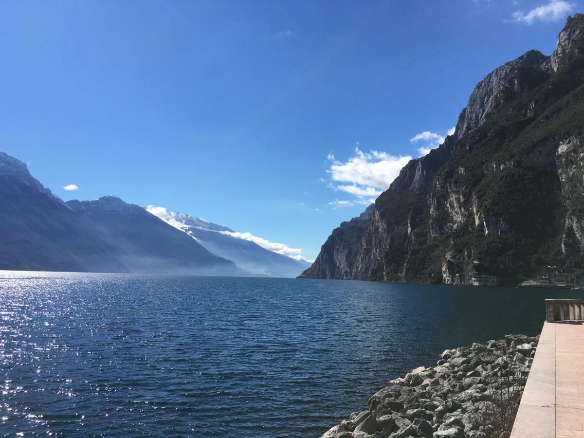 Appartamento Al Lago 加尔达湖滨 外观 照片